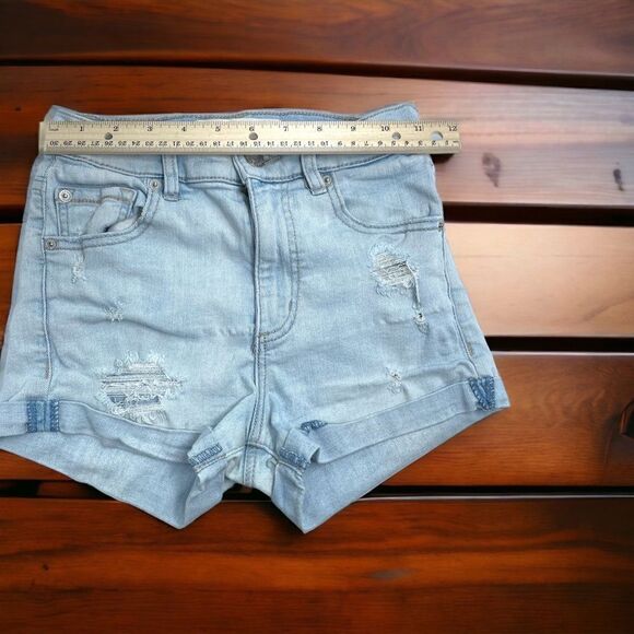 GARAGE l High Waist l Stretch l Light Denim Wash l Rolled Hem l 5-pocket style - Picture 6 of 11